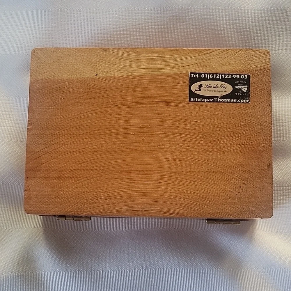 Artel La Paz Wooden Box with Mother of Pearl Inlaid Bird Design